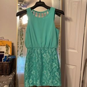 Women’s M gorgeous teal semi-formal dress! Peak-a-boo backing